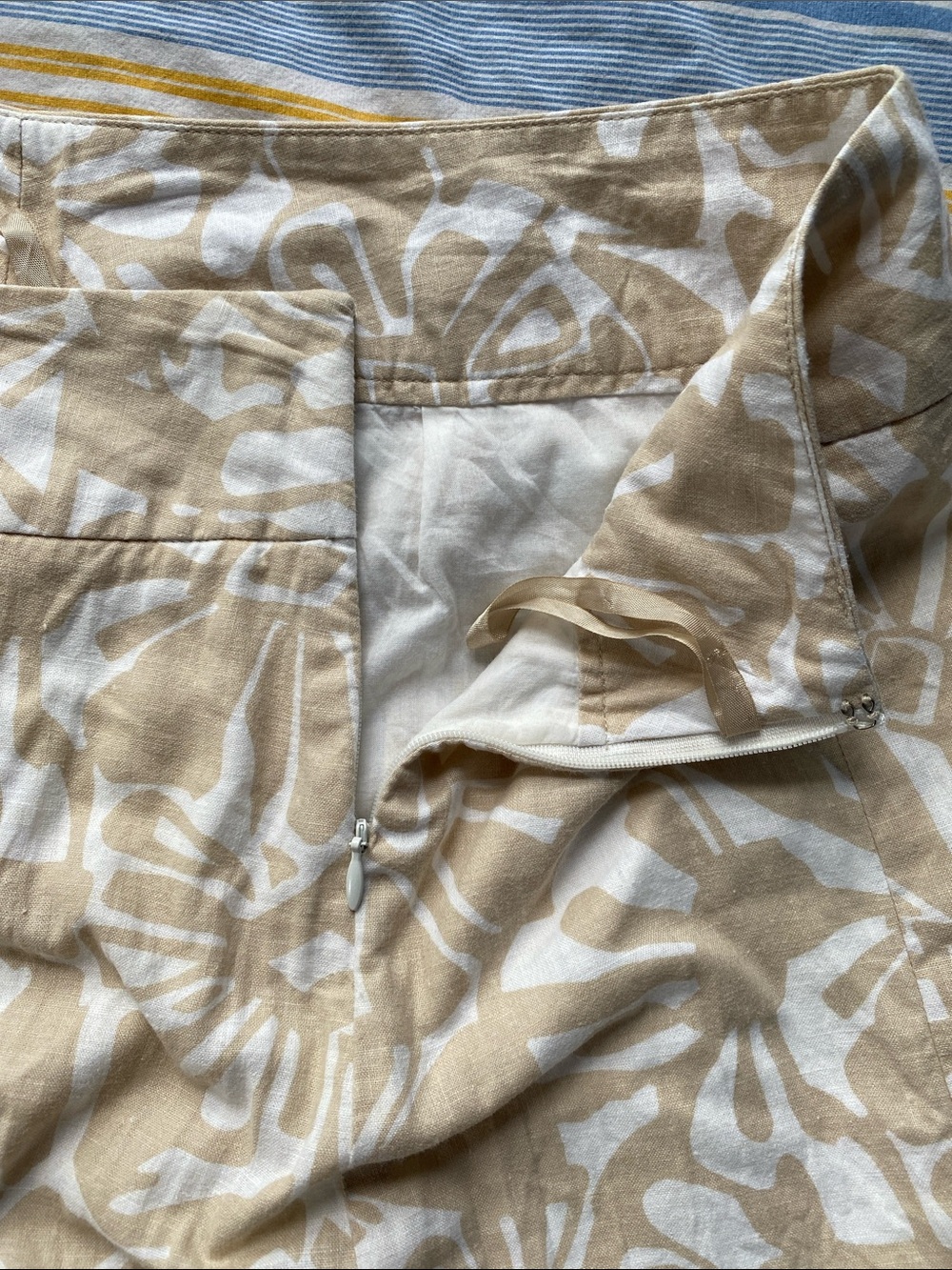 GAP Beige and White Floral A-Line Skirt with Subtle Print - Picture 6 of 6